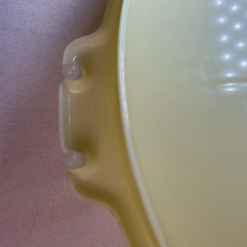 Tupperware Party Susan Yellow Divided Serving Tray with Lid 224-5 Vintage Picnic